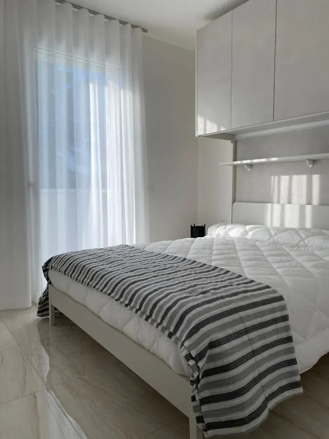 Agua Apartment With Beach Included Лидо-ди-Езоло 0*,  Италия